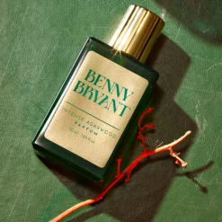 Hajuvesi Dark Gaiacwood (lue kuvaus)