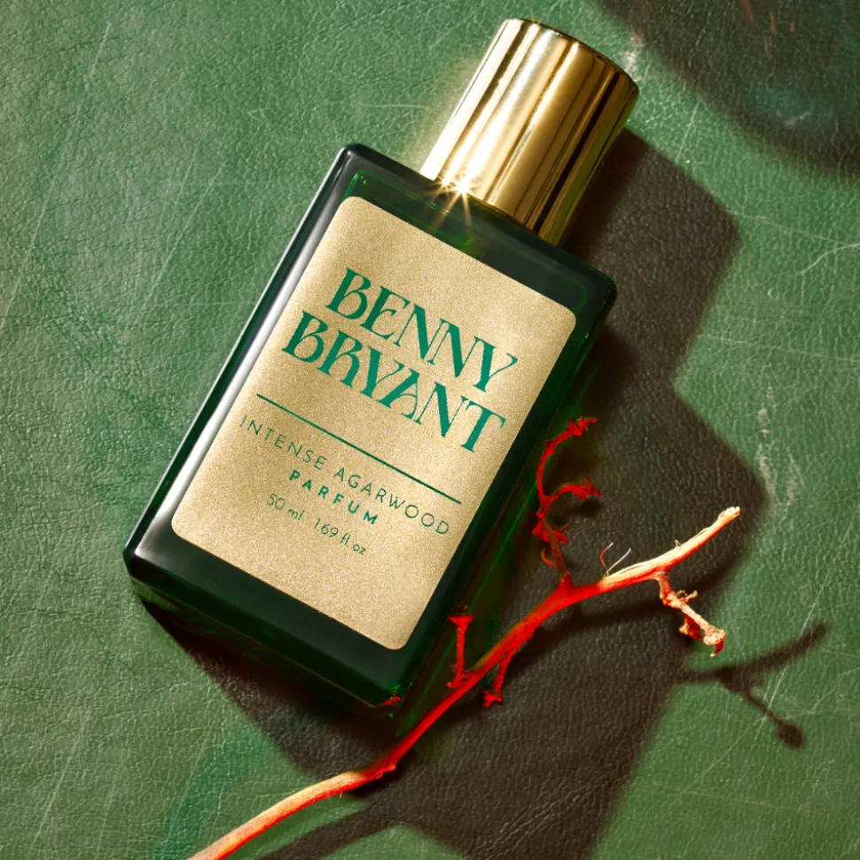 Hajuvesi Dark Gaiacwood (lue kuvaus)