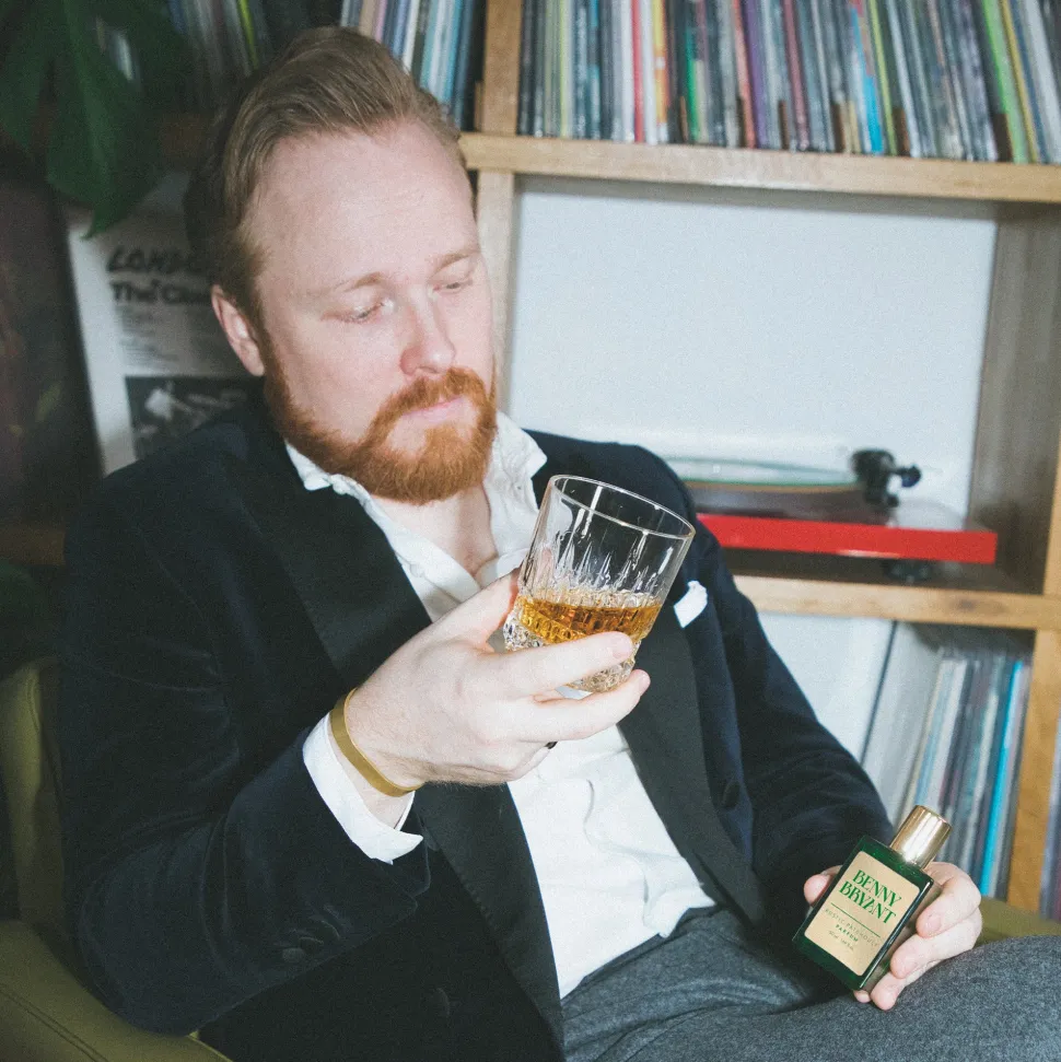 Hajuvesi Dark Gaiacwood (lue kuvaus)