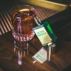 Hajuvesi Intense Agarwood (lue kuvaus)